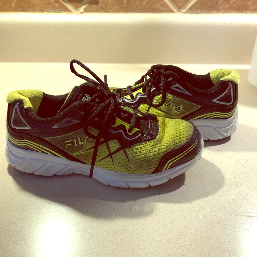 Boys Fila Running shoes. Youth size 2.5